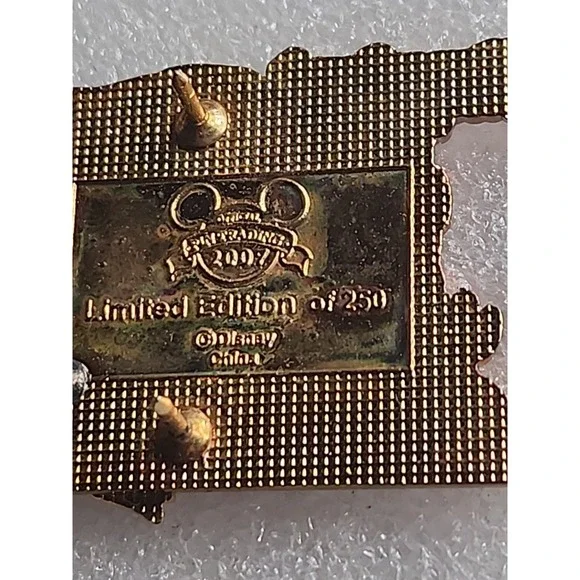 Disney Pin Pirates of the Caribbean 40th Marc Davis Dog Jail Keys LE 250 52948 - Picture 5 of 8